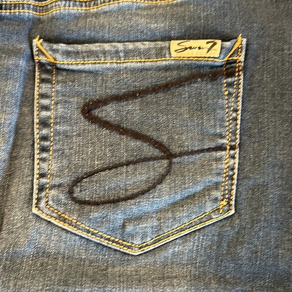 Seven Jean Skirt w/ Embroidered Flowers and Decorative Back Pockets sz.12 or 14 - Picture 4 of 11
